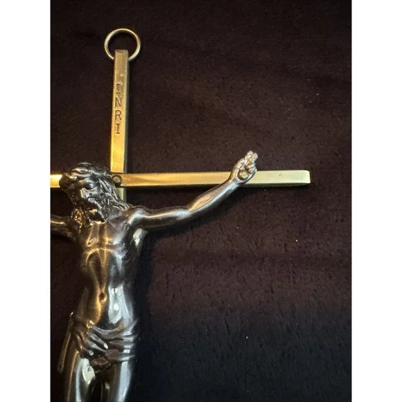 Vintage Metal Jesus on Cross Crucifix Wall‎ Art Hanging Religious 8.5"x4.5" INRI - Picture 4 of 10